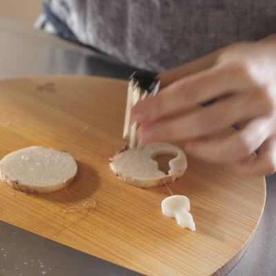 長いもは瓢箪です。そのままでも美味しいですが、だし汁か甘酢に漬けておくと乾燥を防ぐことができますよ。
