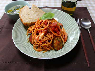 ナスとベーコンのトマトソースパスタ