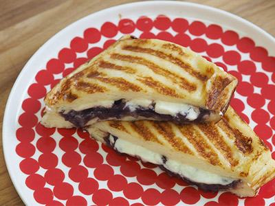 あんこクリームチーズのフレンチトーストホットサンド