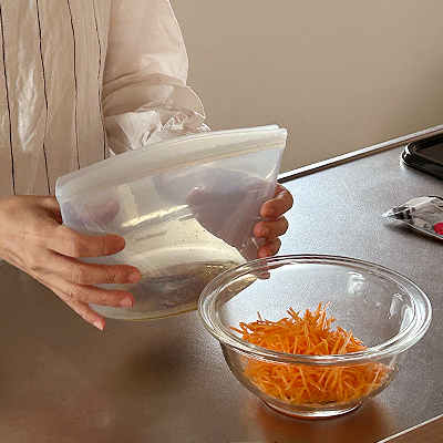 すべて入れたら、スタッシャーを閉じて横に振りながら混ぜ合わせます。