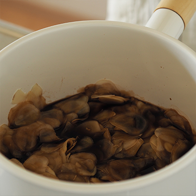 時々かき混ぜながら中火で煮ていきます。