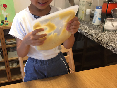 よくもんで、形がなくなるぐらいまで潰す。