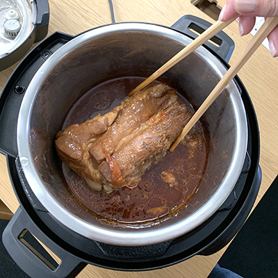 6時間ほどで柔らかくなりました!(スロークックは低温調理なので8時間くらい加熱したまま放ったらかしでも大丈夫そう)