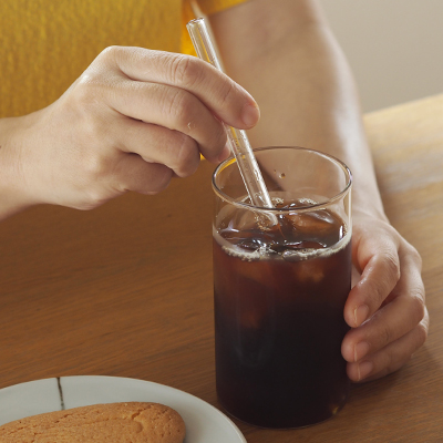 氷で一気に冷やすことで、透明感のあるキリッとした香り高いアイスコーヒーに仕上がります。好きなお菓子とご一緒にどうぞ。