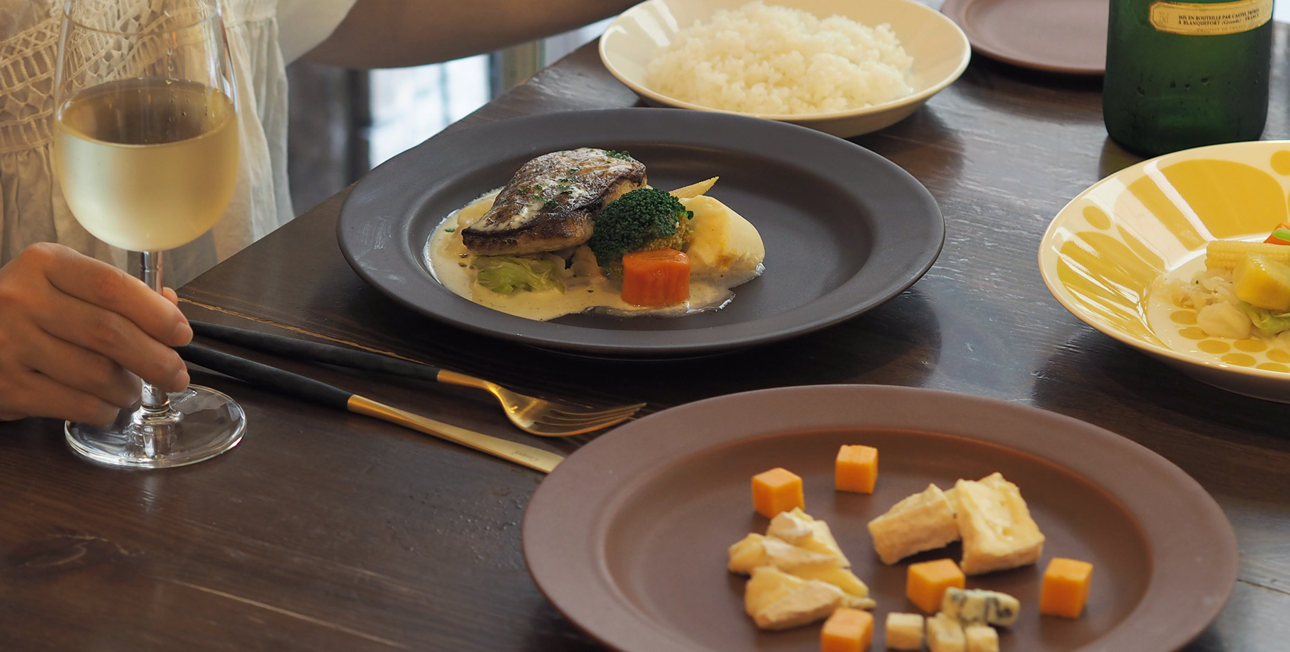 SAKUZANの新色ブラウンで秋色コーディネート