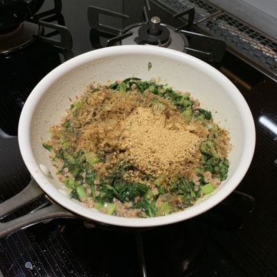 すべての材料を入れて軽く混ぜ合わせます。
白いごはんにのせていただきます!