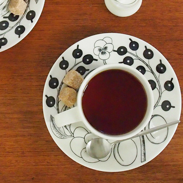 ■アラビア　ブラック　パラティッシ　ティーカップ＆ソーサー　/　ARABIA　Paratiisi　※