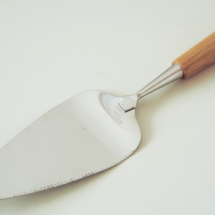 サンク　ビョークルン　ケーキサーバー　三角　オーク　/　CINQ