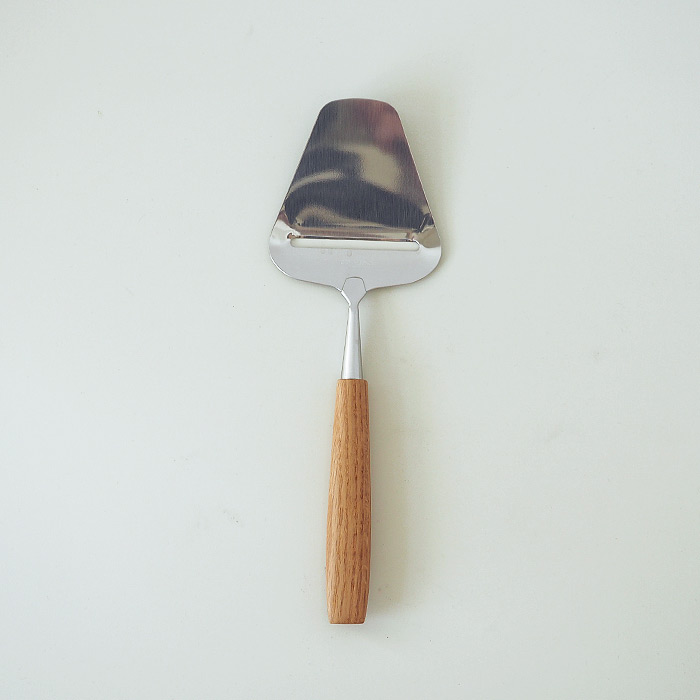 サンク　ビョークルン　チーズスライサー　オーク　/　CINQ