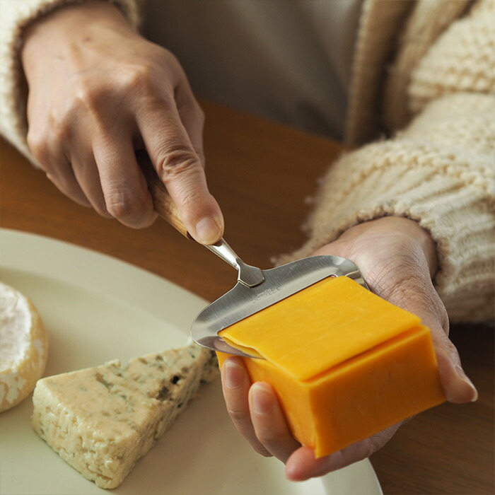 サンク　ビョークルン　チーズスライサー　オーク　/　CINQ