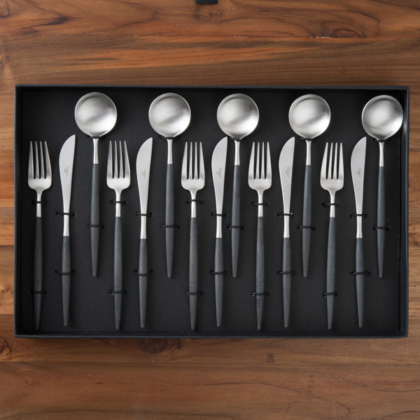 【正規品】■クチポール　ゴア・ブラック　シルバー　ディナーセット　15PCS　（箱入り）　/　Cutipol　GOA
