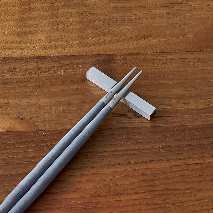 【正規品】クチポール　ゴア・グレー　シルバー　箸+箸置きセット　/　Cutipol　GOA-Gray