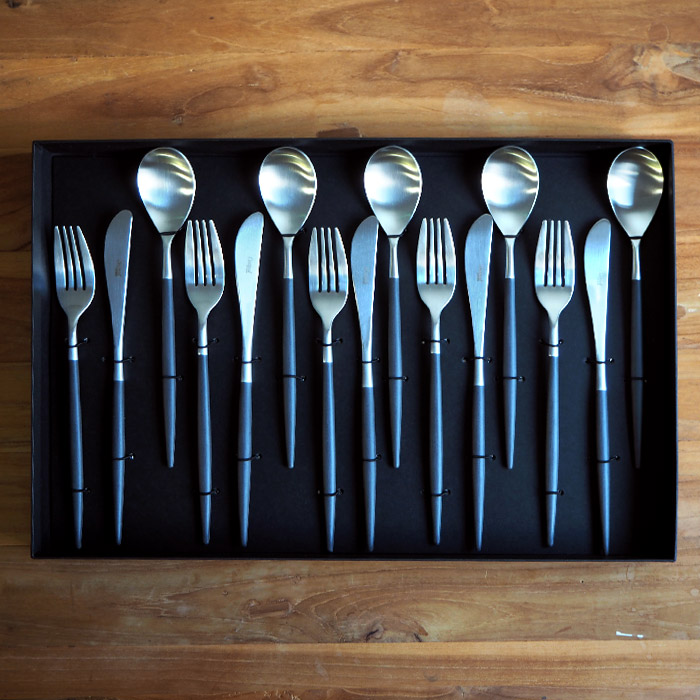【正規品】■クチポール　ミオ・ブラック　シルバー　ディナーセット　15PCS　（箱入り）　/　Cutipol　MIO-Black