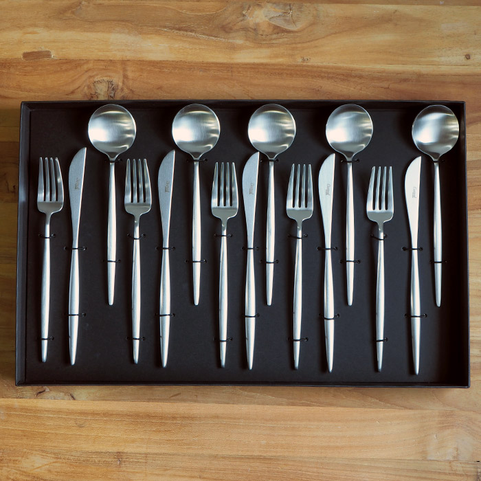 【正規品】■クチポール　ムーン　シルバー　ディナーセット　15PCS　（箱入り）　/　Cutipol　MOON