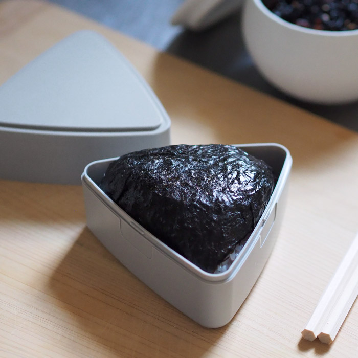 ジェルクール　triangle　おにぎりケース　オイスターグレー　/　GEL-COOL