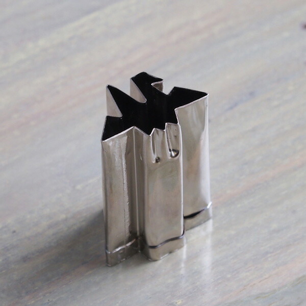 抜き型　折り鶴　中