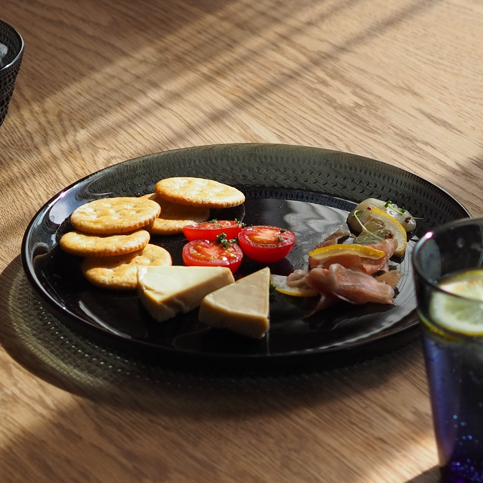 イッタラ　カステヘルミ　プレート　24.8cm　ダークグレー　/　iittala　Kastehelmi