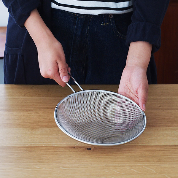 【4月より値上げ】家事問屋　パンチングすくいザル