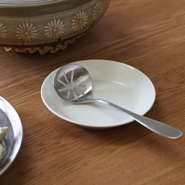 【4月より値上げ】家事問屋　卓上お玉　穴あき