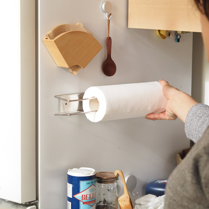 【4月より値上げ】家事問屋　壁付けキッチンペーパーホルダー