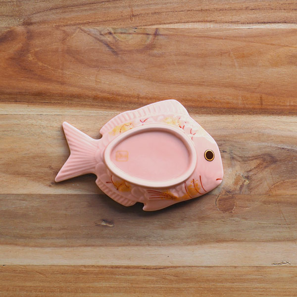 幸楽窯　錦　薄桜釉　金叩　鯛形　銘々皿