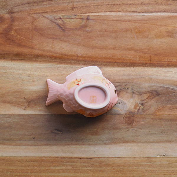 幸楽窯　錦　薄桜釉　金叩　鯛形　小皿　※