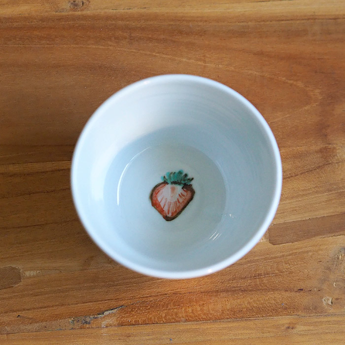 堀畑蘭　色絵いちご　蕎麦猪口