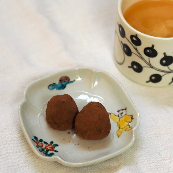 堀畑蘭　隅入豆皿　色絵唐子とお花