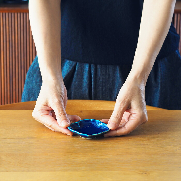 九谷青窯　高原真由美　瑠璃釉　稜花豆皿