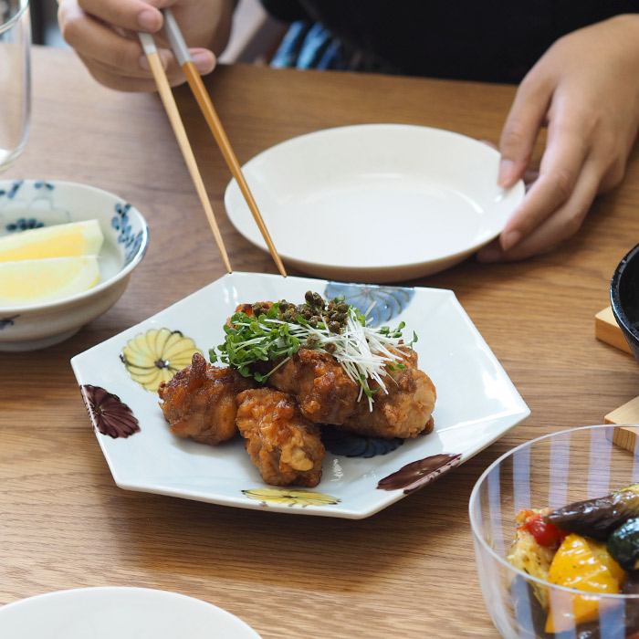 九谷青窯　横井佳乃　色絵八重花　六角深皿