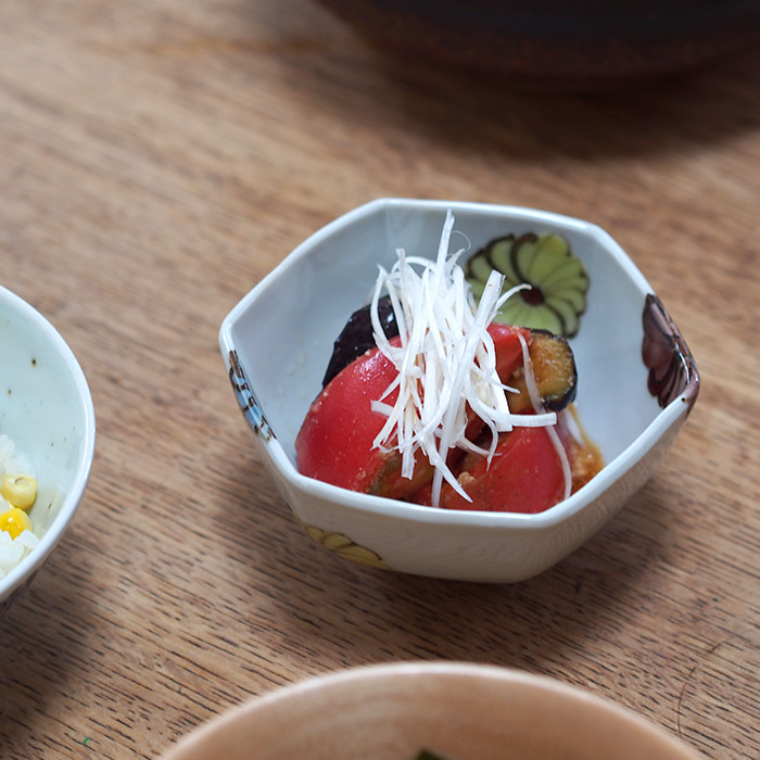 九谷青窯　横井佳乃　色絵八重花　六角小鉢