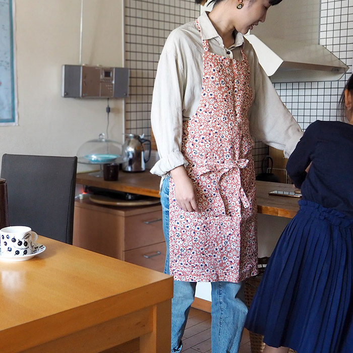 【プロキッチン別注】リネンテイルズ　デイリーエプロン　ブロッサム　/　LINEN　TALES　※