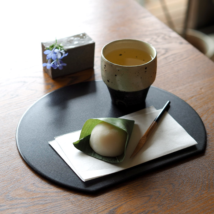 【プロキッチンオリジナル】【単品】半月盆S　両面　黒×赤　/　PROKITCHEN　□