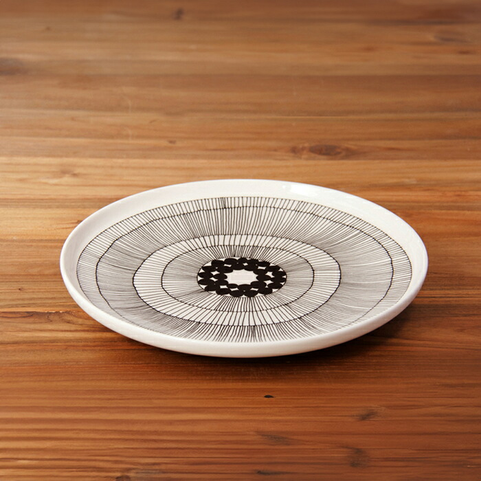 マリメッコ　プレート　25cm　シイルトラプータルハ　ブラック　/　marimekko　Siirtolapuutarha