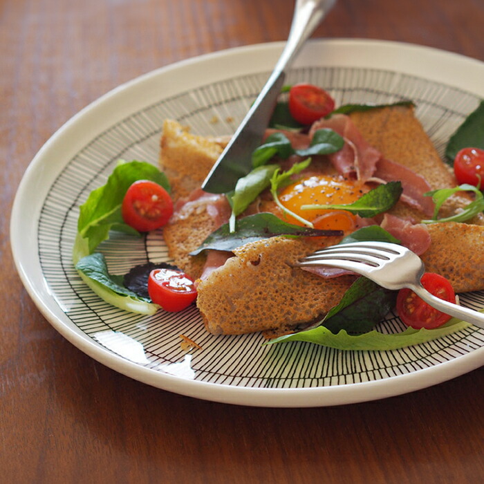 マリメッコ　プレート　25cm　シイルトラプータルハ　ブラック　/　marimekko　Siirtolapuutarha