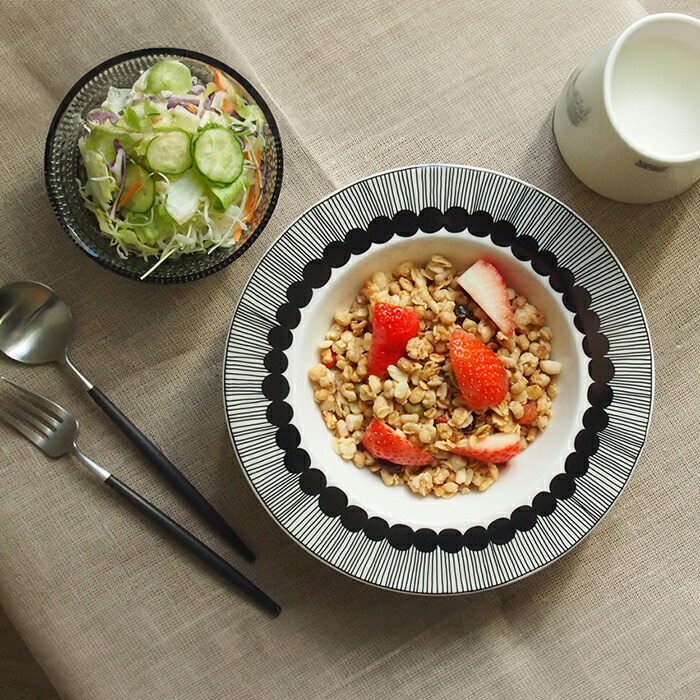 マリメッコ　ディーププレート　20cm　シイルトラプータルハ　ブラック　/　marimekko　Siirtolapuutarha