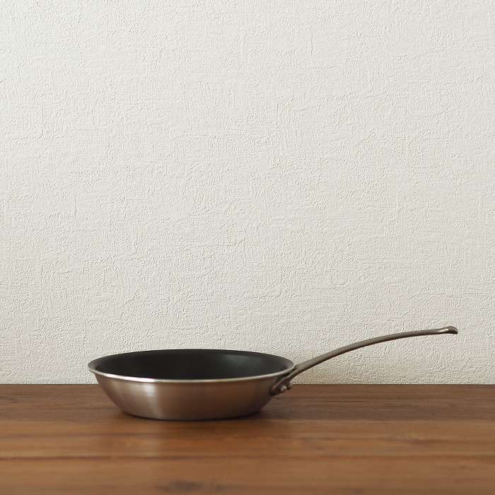 【4月より値上げ】中尾アルミ製作所　シルクフライパン　浅型（新ステンキャスト）　18cm