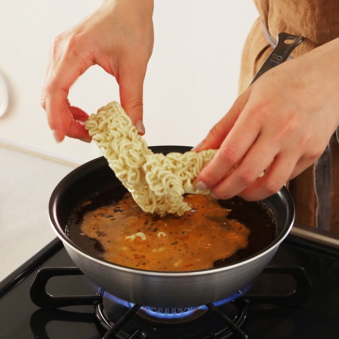 【4月より値上げ】中尾アルミ製作所　シルクフライパン　深型（新ステンキャスト）　18cm