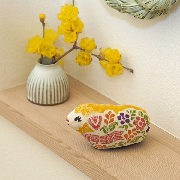 真工藝　木版手染めぬいぐるみ　干支シリーズ・仔　未　ひつじ　黄色