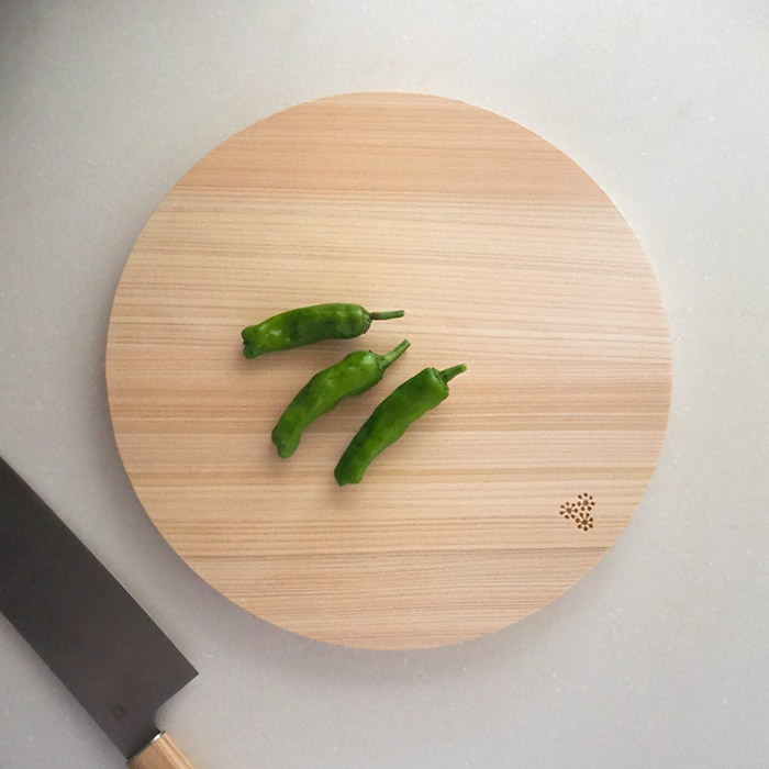 【4月より値上げ】【プロキッチンオリジナル】四万十ひのき　まるいまな板　25cm（1.5cm厚）　/　PROKITCHEN