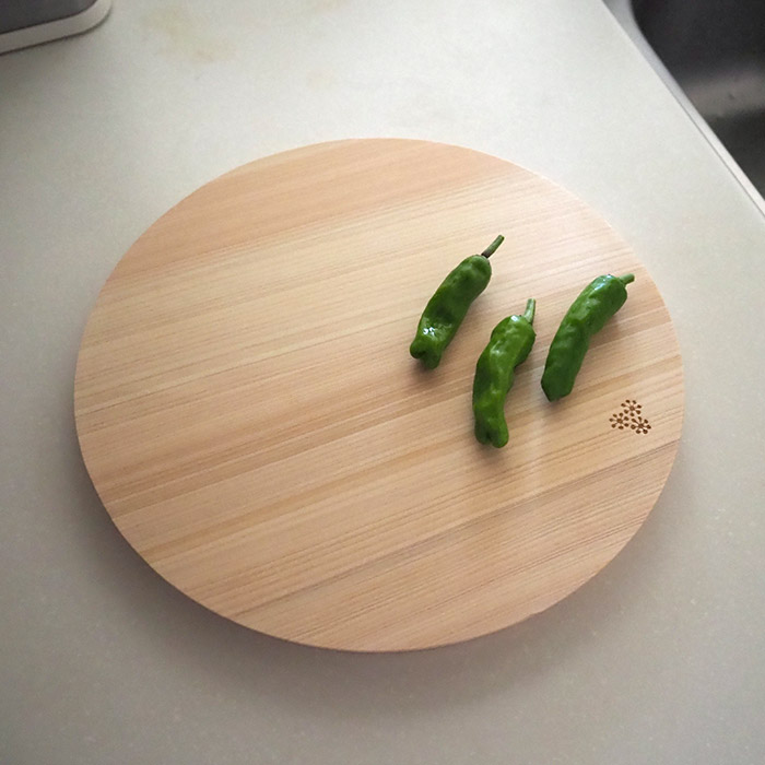 【4月より値上げ】【プロキッチンオリジナル】四万十ひのき　まるいまな板　25cm（1.5cm厚）　/　PROKITCHEN