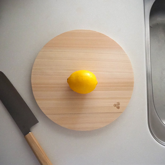 【4月より値上げ】【プロキッチンオリジナル】四万十ひのき　まるいまな板　25cm（1.5cm厚）　/　PROKITCHEN