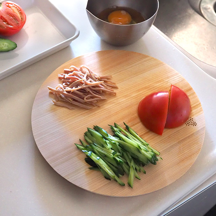 【4月より値上げ】【プロキッチンオリジナル】四万十ひのき　まるいまな板　25cm（1.5cm厚）　/　PROKITCHEN