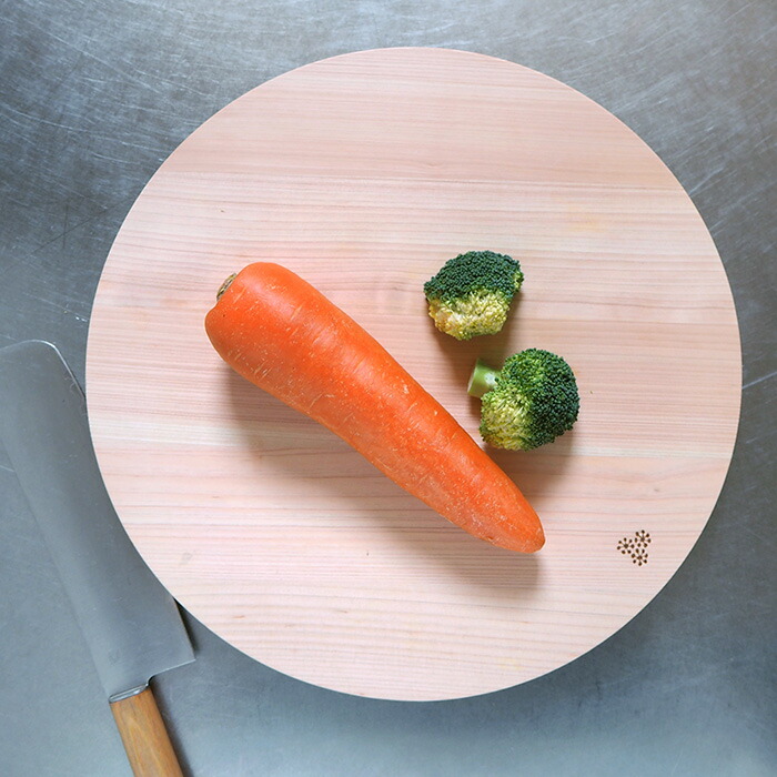 【4月より値上げ】【プロキッチンオリジナル】四万十ひのき　まるいまな板　30cm（2cm厚）　/　PROKITCHEN