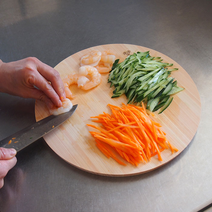 【4月より値上げ】【プロキッチンオリジナル】四万十ひのき　まるいまな板　30cm（1.5cm厚）　/　PROKITCHEN