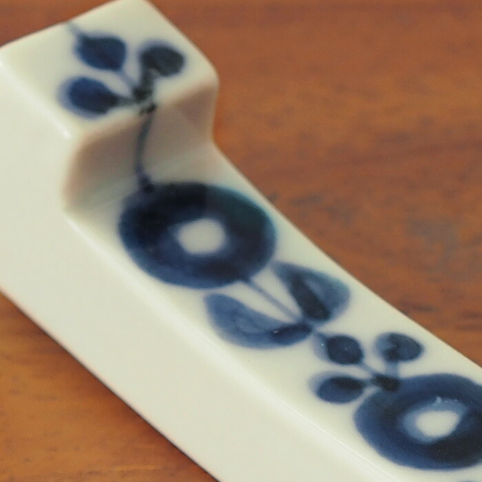 徳永遊心窯　染付　呉須輪花繋ぎ　カトラリーレスト