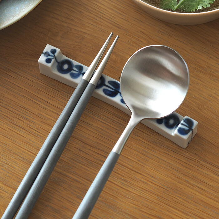 徳永遊心窯　染付　呉須輪花繋ぎ　カトラリーレスト