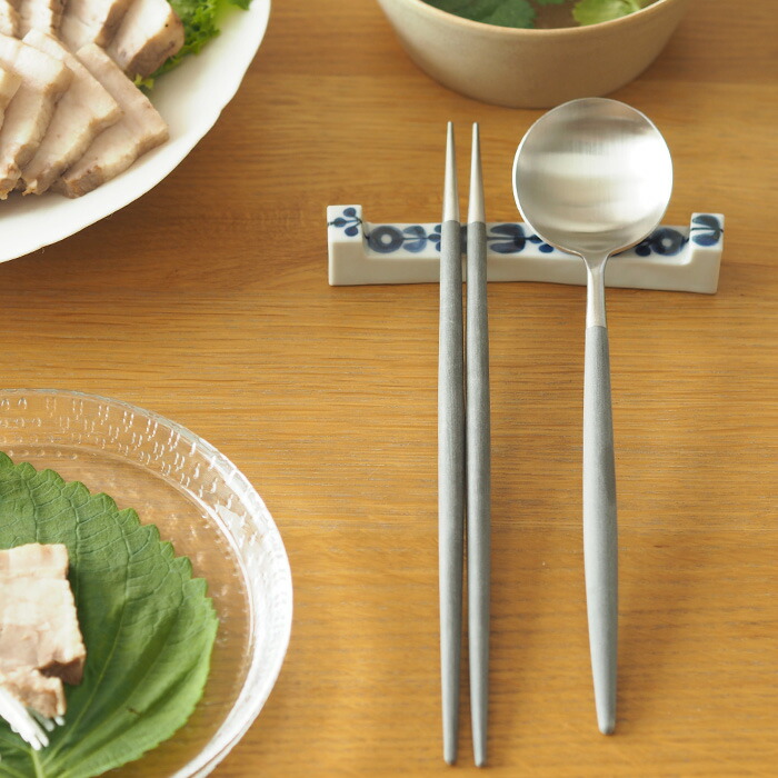 徳永遊心窯　染付　呉須輪花繋ぎ　カトラリーレスト