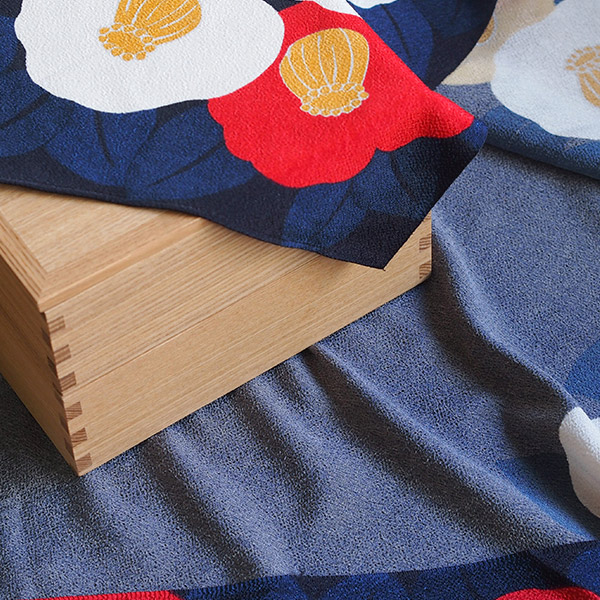 むす美　風呂敷　光悦ちりめん　友禅　椿　テツコン